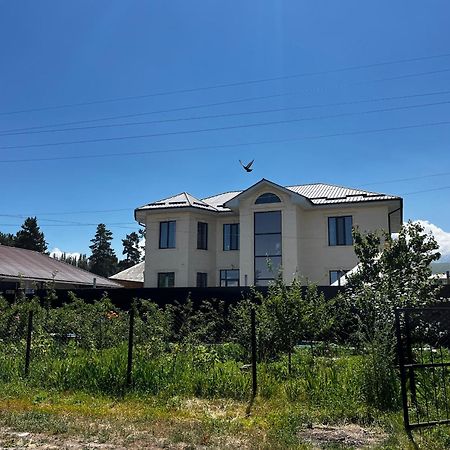 Tuenduek Guest House, Karakol Exterior foto